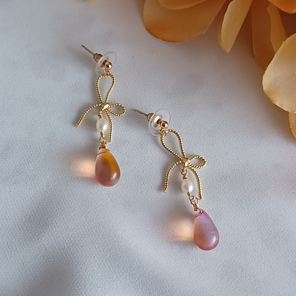 Iridescent Tear Drop and Pearl Earrings - Picture 4 of 5